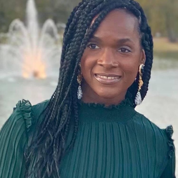 Meet your Posher, Terrie - Picture 1 of 14